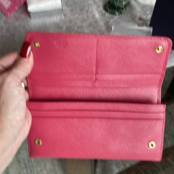 Prada Pink Wallet with Bow Detail and Gold Logo. All inclusion - Picture 5 of 7